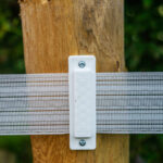 Tape Rail 4" Wood Post Insulator 25/Pk